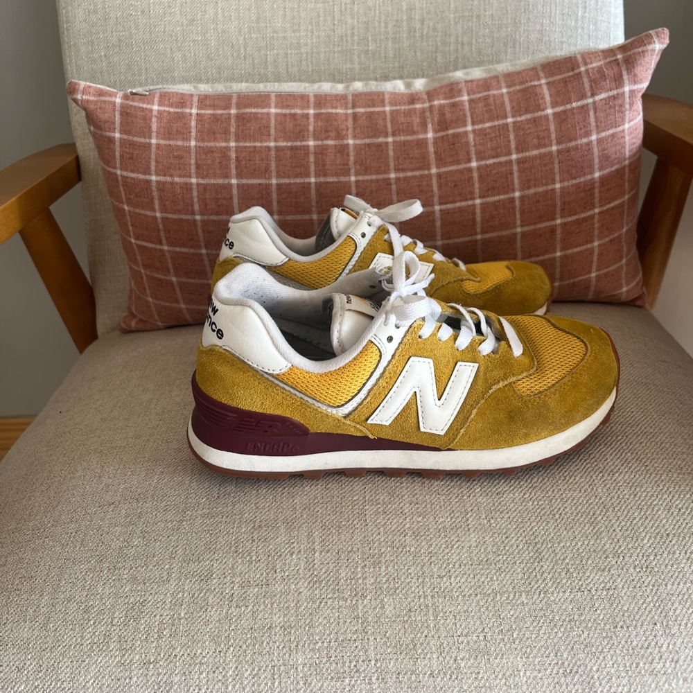 New Balance 574 Sneakers - Women’s Size 6.5 - Picture 1 of 5